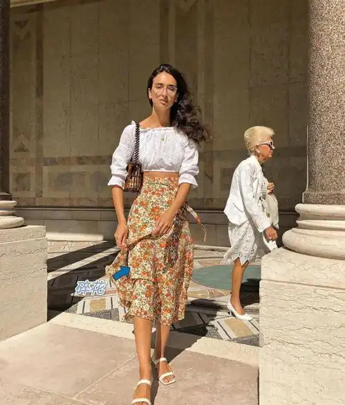 碎花裙过时了,国民闺女关晓彤都选择的迷笛裙,甜美大方还不快来