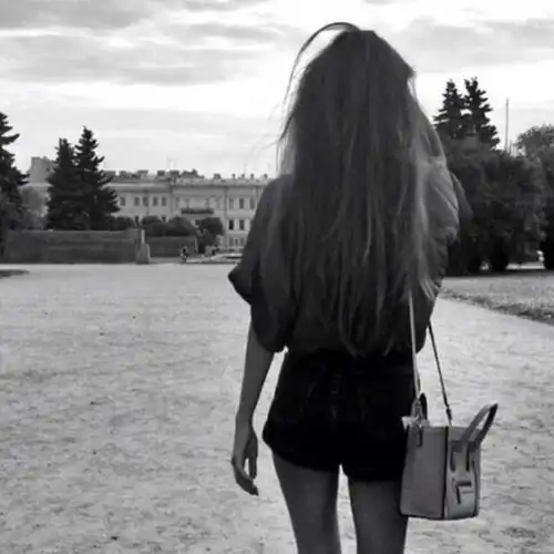 心理学测试下面哪个女生的背景最孤独,测你嫁给谁会吃苦