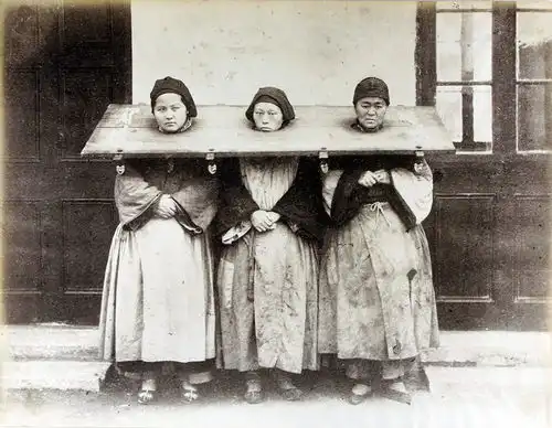 晚清女孩被骗去美国,小脚成为摇钱树,每人看一次收取50美分