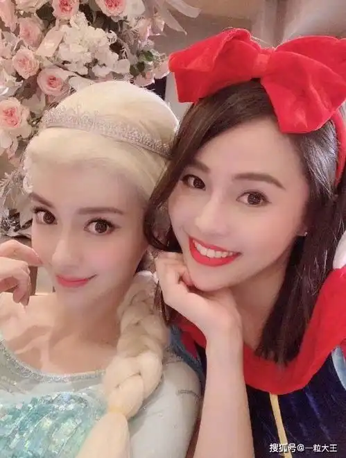 郑爽和angelababy差3岁,都cos冰雪奇缘造型,少女和辣妈的区别