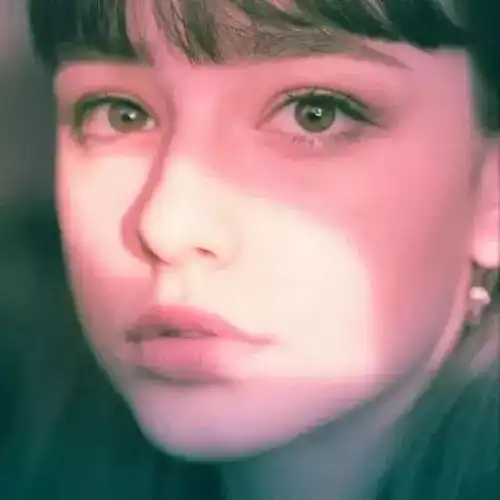 今日份头像躺着,会看见星空呢