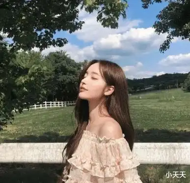 网易云毕业晚会上,我故意搂了一下暗恋对象,她也故意