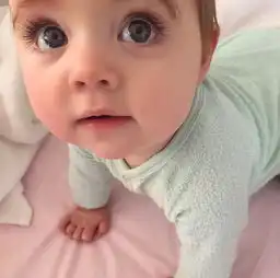 你看到的不是娃娃,是真正的宝宝,萌到了么