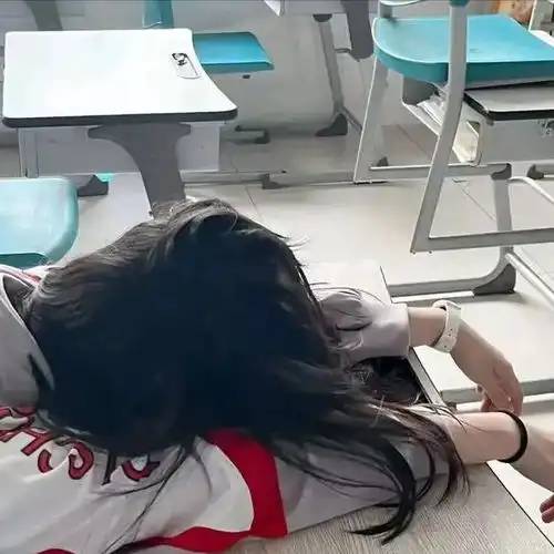 考研学子吐槽同考场奇葩女生整整3小时能举报她吗