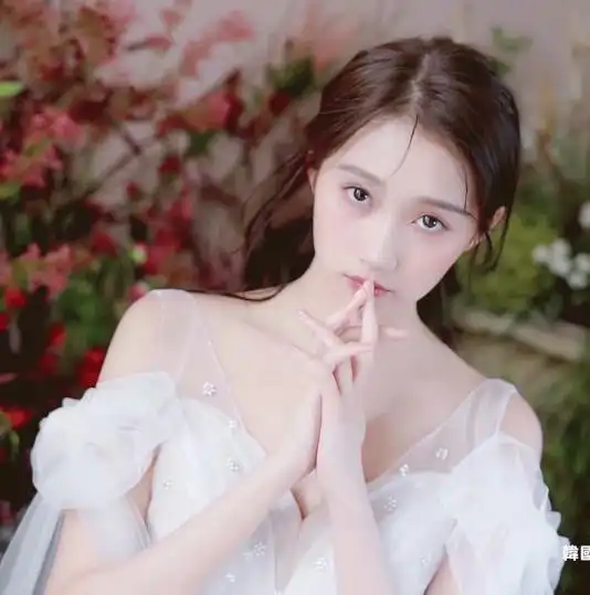 关晓彤晒胖瘦自拍照,小v脸xxxl号身材,与视频中的她完全不同