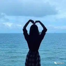 夕阳下的背影女生头像比基尼