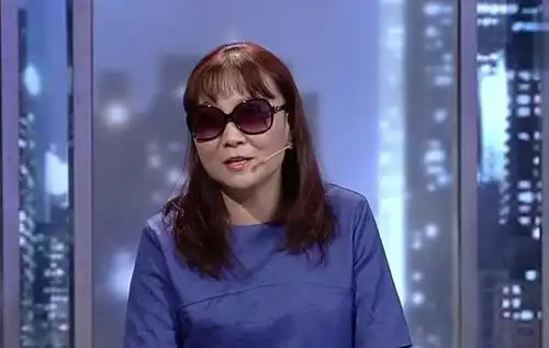 装监控,骂闺蜜,男友时时刻刻盯着女友看,怀疑女方出轨查询行踪