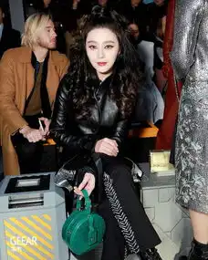 范冰冰lv秀上的复古娇娃风,点痣猫眼妆让人忍不住多看两眼