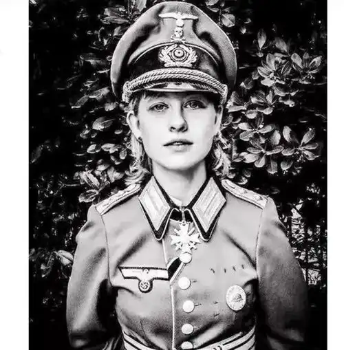 二战时期,一个负责文秘工作德国女兵的照片,她们私生活非常混乱