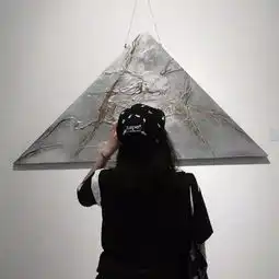 女人伤感黑白背影头像画