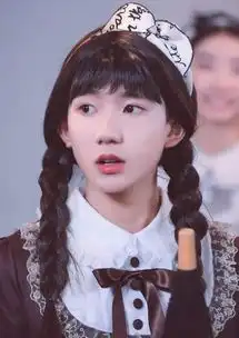 8位男星女装照王源乖巧可爱,鹿晗嘟嘴呆萌,他比女生还美