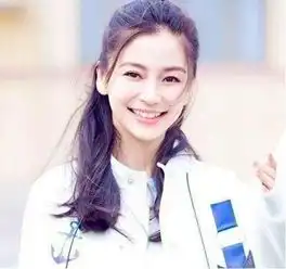 杨颖许凯录节目,杨颖疑刻意与许凯保持距离,网友调侃女神也害羞