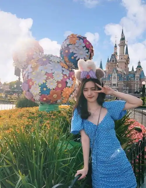 少女天堂梦幻迪士尼穿搭分享,怎么穿才能拍出好看的照片呢