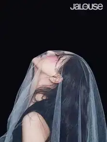 黄子韬携两美女夜归酒店,怒怼偷拍者晒婚纱照向佐被p的像雨神