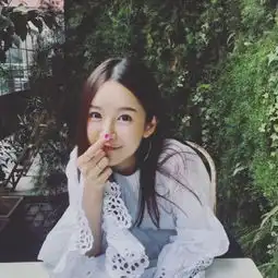 张子萱产后首露面身材恢复好悠闲下午茶