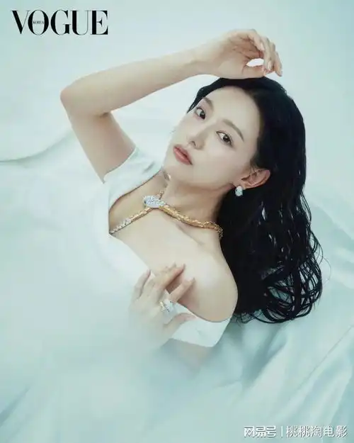 眼泪女王金智媛韩版vogue封面大片,精致贵气画面养眼