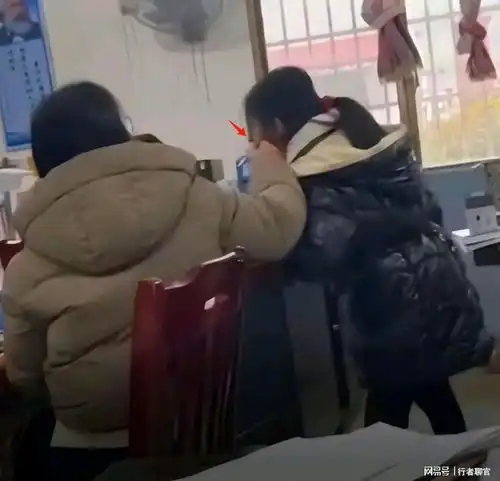 打骂学生女老师已停职接受调查湘潭一教师打骂不会做题学生官方涉事教师停职检查