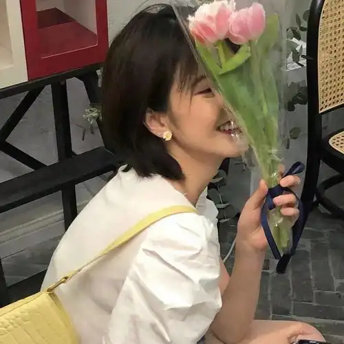 爱不释手的女生头像