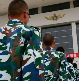 军训营学生近距观歼10战机与女飞互动激动流泪