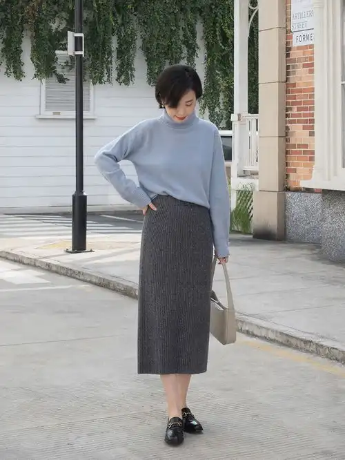 真正优雅的中年女人,冬天懂得用针织半裙解锁女人味,好高级