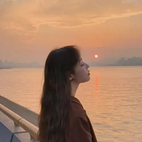 女头告诉你们一个杜绝熬夜的好方法让手机单独一个屋睡