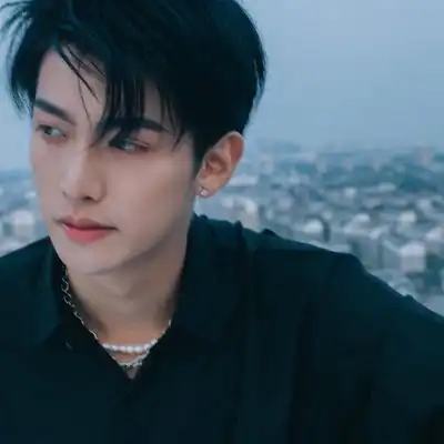 y青春文案馆,一身黑系列男生头像