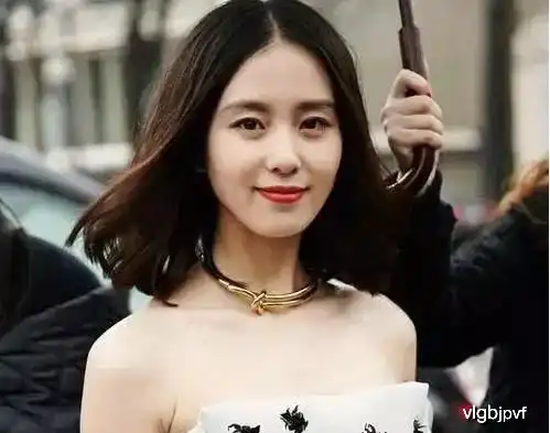 娱乐圈中的锁骨美女,赵丽颖刘诗诗惊艳,周知美的要犯规