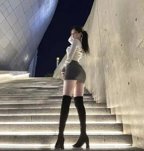韩国顶级网红美女,腰臀比炸裂,傲人身材堪称完美