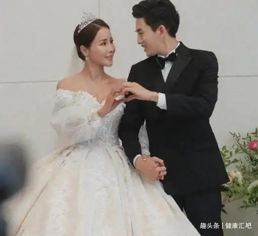 拒绝王思聪签约的韩国美女主播,九头身沙漏身材,优雅气质太迷人