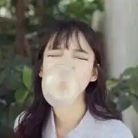 搞怪女生头像图片两张