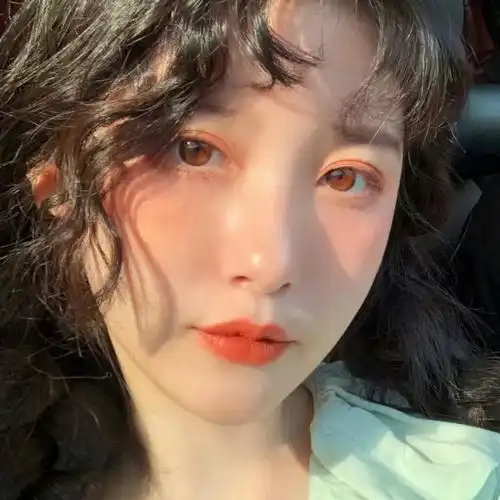 抖音很火的句子可以回头看,但是不能回头走,因为,逆行是全责