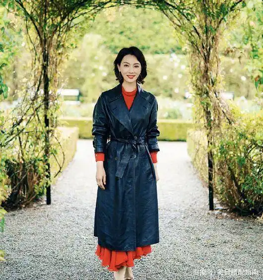 40岁后不想装嫩,学陈数的女人味穿搭,优雅知性又不失精致